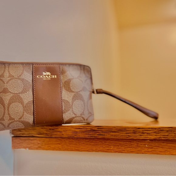 Coach Handbags - COACH single zip wallet